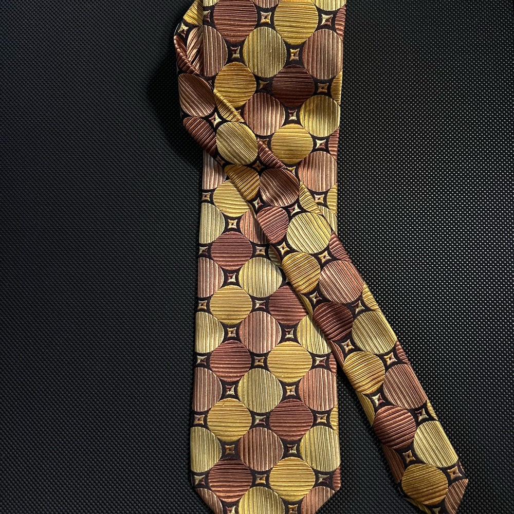 Geometric Pattern Tie in Gold and Brown